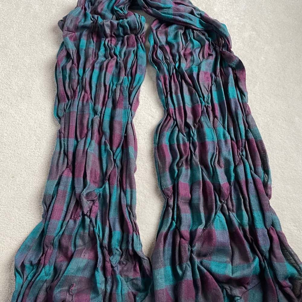 Checkered Ruffled Scarf - Picture 3 of 4